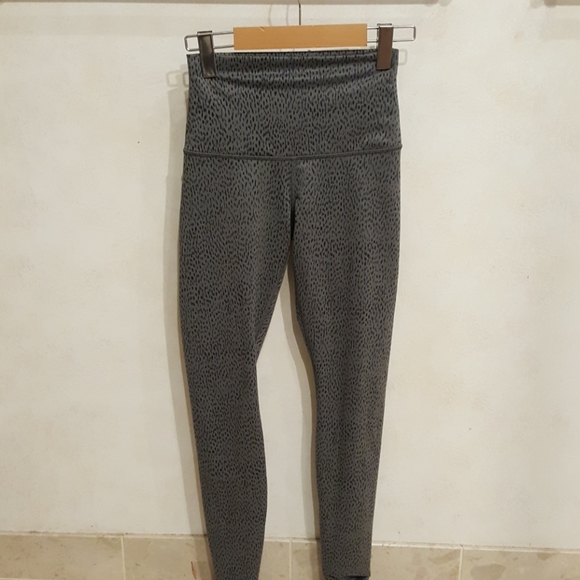 Lululemon wunder unders yoga pants - Picture 1 of 2